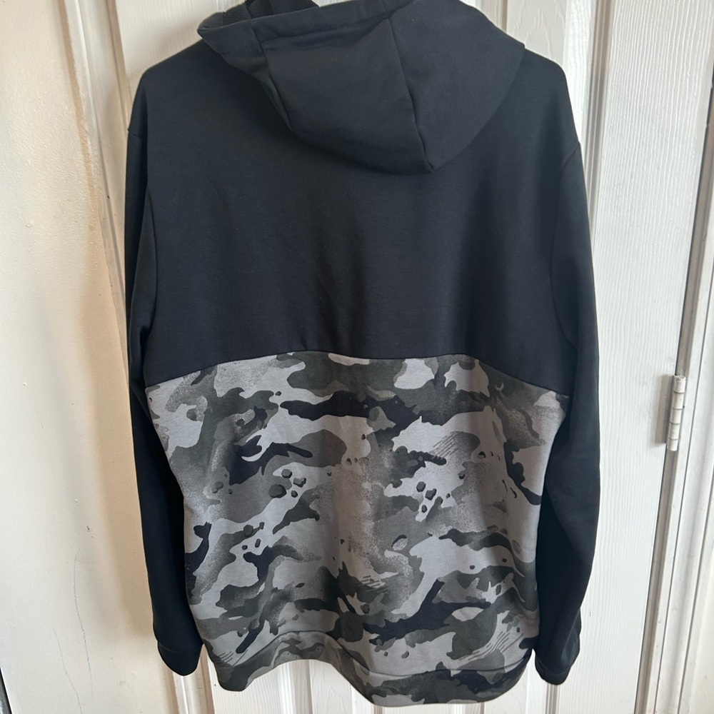 Man Nike Black & Gray Camo Zip Hoodie and Joggers - Picture 5 of 8